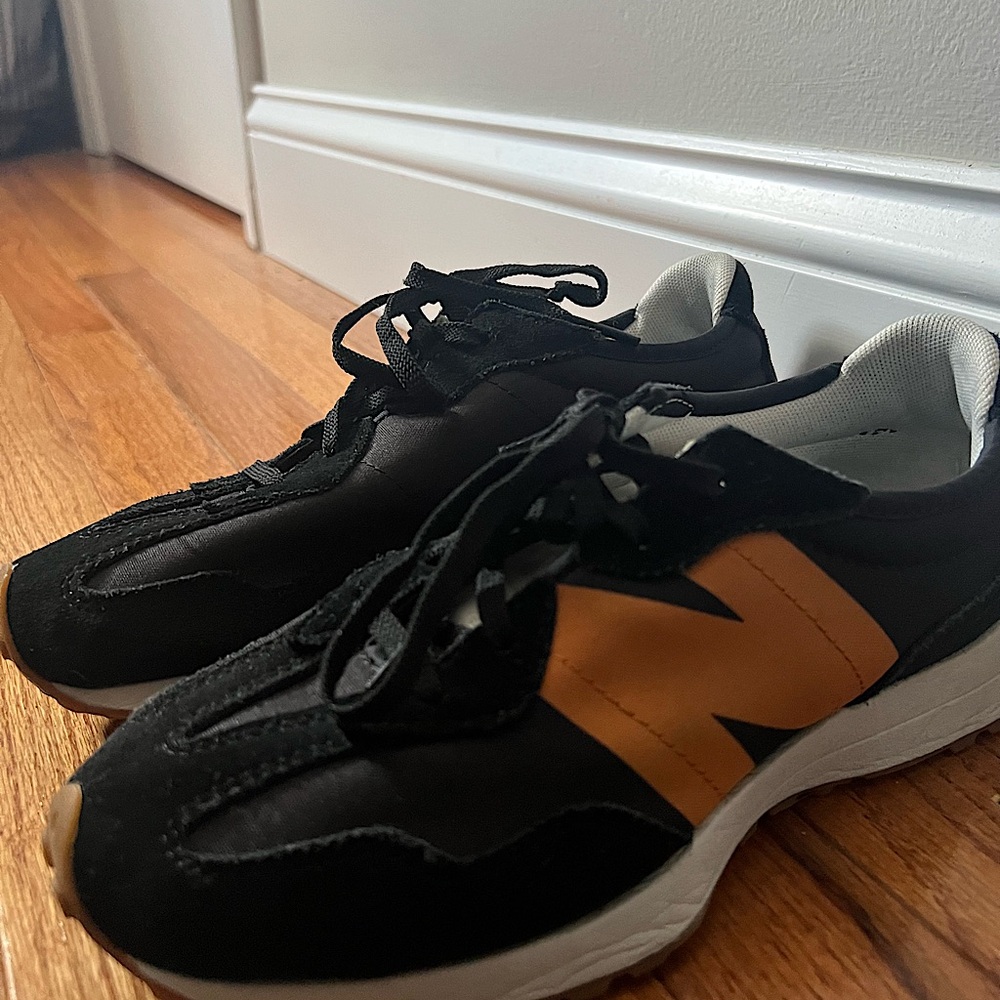 New Balance 327